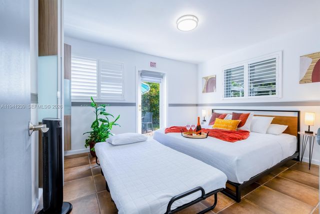 312 N Luna Ct, Hollywood, FL 33021