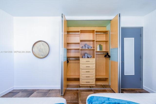 312 N Luna Ct, Hollywood, FL 33021