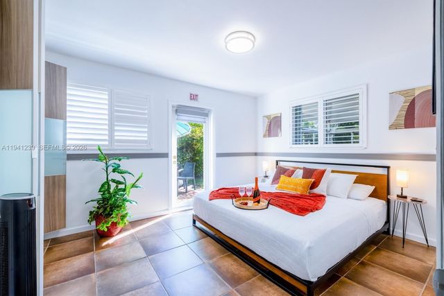 312 N Luna Ct, Hollywood, FL 33021