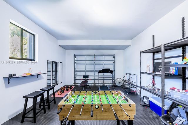 312 N Luna Ct, Hollywood, FL 33021