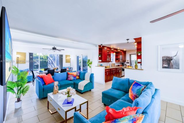 312 N Luna Ct, Hollywood, FL 33021