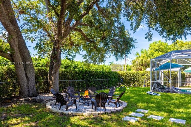 312 N Luna Ct, Hollywood, FL 33021