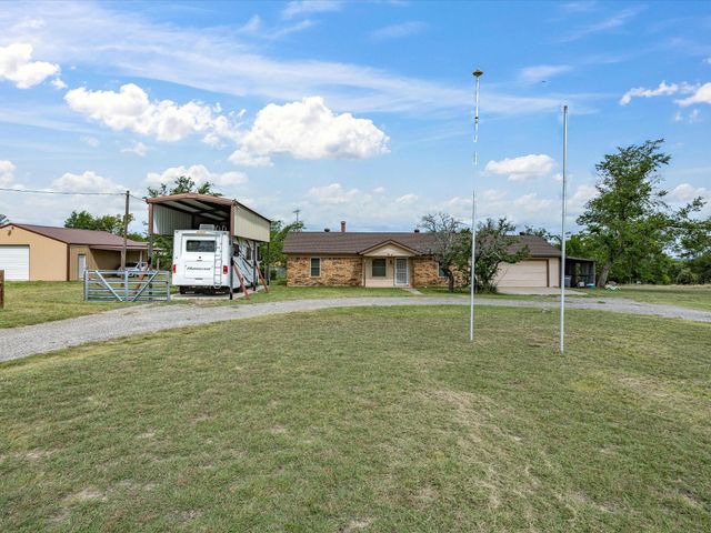 704 Land Of Goshen Drive, Springtown, TX 76082