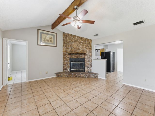 704 Land Of Goshen Drive, Springtown, TX 76082