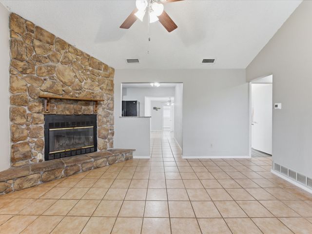 704 Land Of Goshen Drive, Springtown, TX 76082