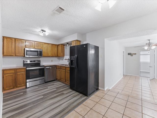 704 Land Of Goshen Drive, Springtown, TX 76082