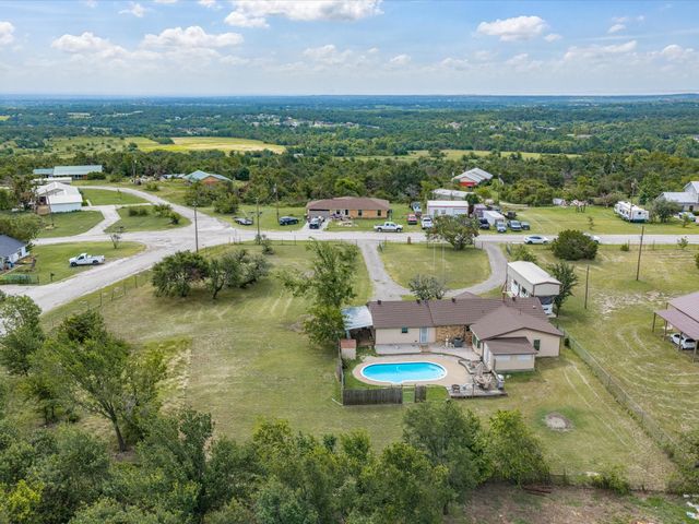 704 Land Of Goshen Drive, Springtown, TX 76082