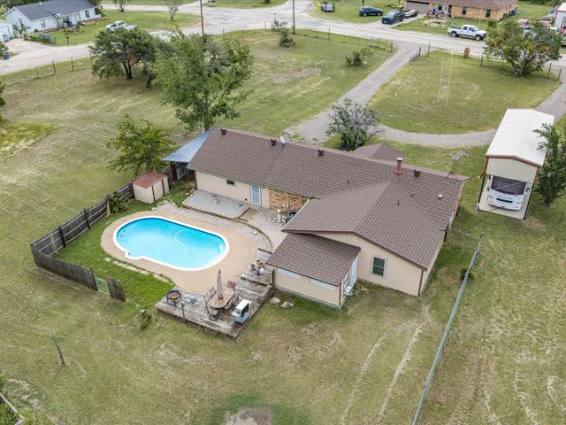 704 Land Of Goshen Drive, Springtown, TX 76082