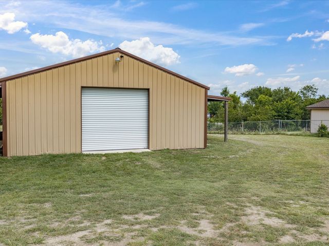 704 Land Of Goshen Drive, Springtown, TX 76082