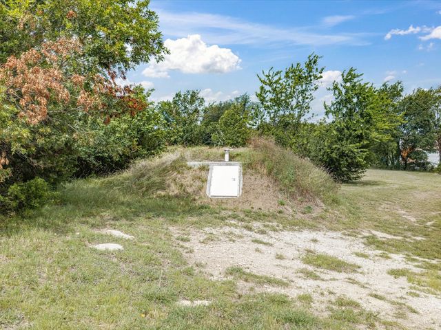704 Land Of Goshen Drive, Springtown, TX 76082