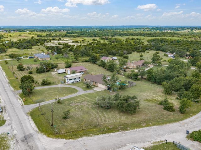 704 Land Of Goshen Drive, Springtown, TX 76082