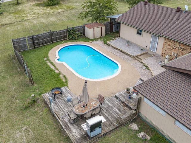 704 Land Of Goshen Drive, Springtown, TX 76082