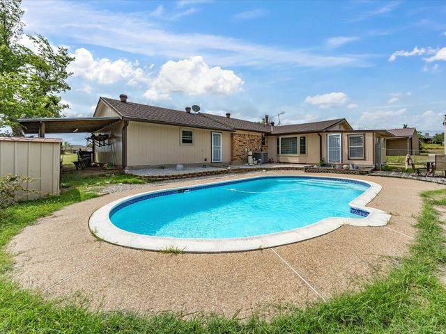 704 Land Of Goshen Drive, Springtown, TX 76082
