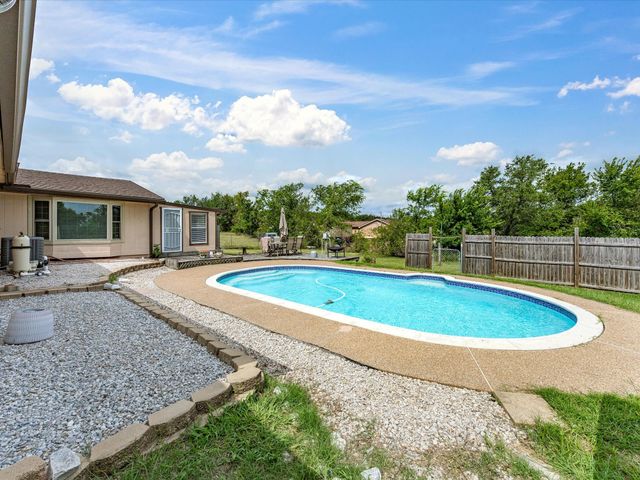 704 Land Of Goshen Drive, Springtown, TX 76082
