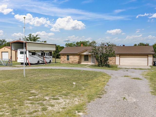 704 Land Of Goshen Drive, Springtown, TX 76082