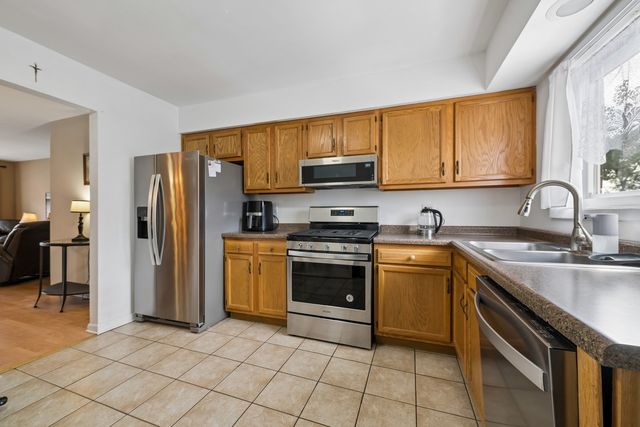 9364 Golf Road 2B, Des Plaines, IL 60016