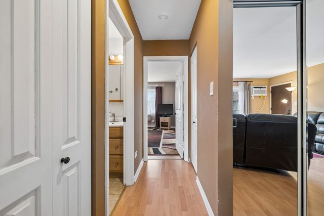 9364 Golf Road 2B, Des Plaines, IL 60016