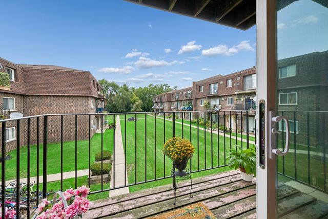 9364 Golf Road 2B, Des Plaines, IL 60016