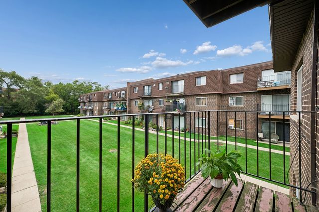 9364 Golf Road 2B, Des Plaines, IL 60016