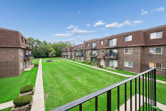 9364 Golf Road 2B, Des Plaines, IL 60016