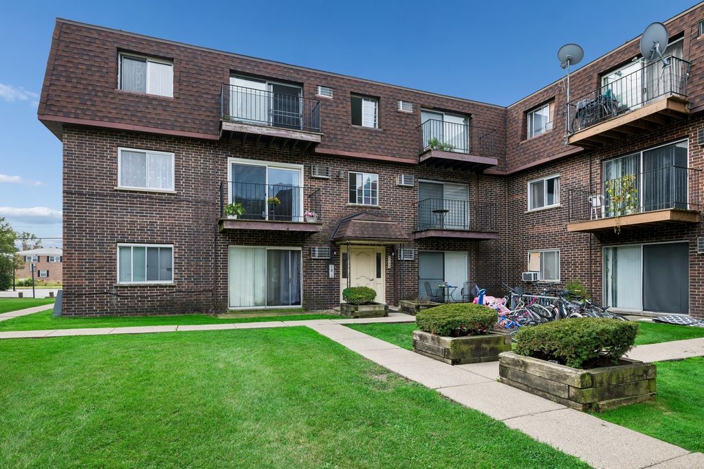 9364 Golf Road 2B, Des Plaines, IL 60016