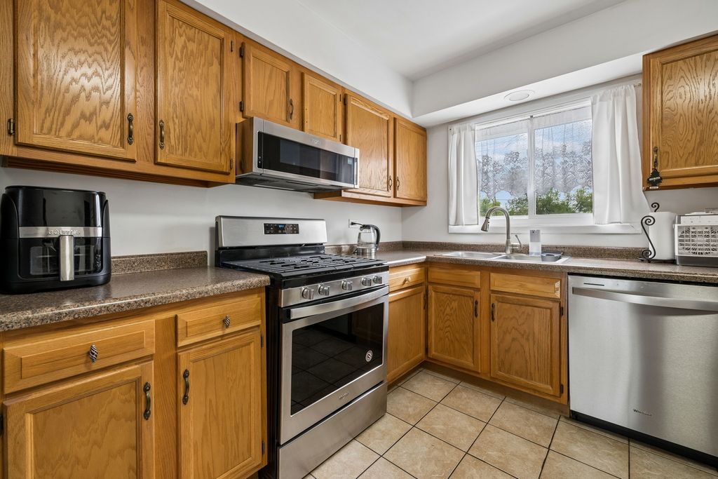 9364 Golf Road 2B, Des Plaines, IL 60016 — photo 5