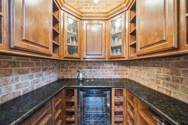 1002 Cowards Creek Court, Friendswood, TX 77546