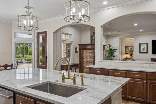 1002 Cowards Creek Court, Friendswood, TX 77546