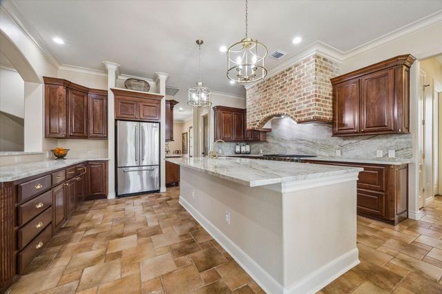 1002 Cowards Creek Court, Friendswood, TX 77546