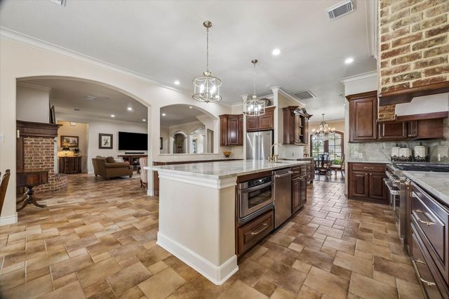 1002 Cowards Creek Court, Friendswood, TX 77546