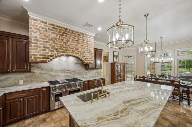 1002 Cowards Creek Court, Friendswood, TX 77546