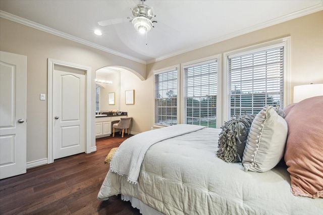 1002 Cowards Creek Court, Friendswood, TX 77546