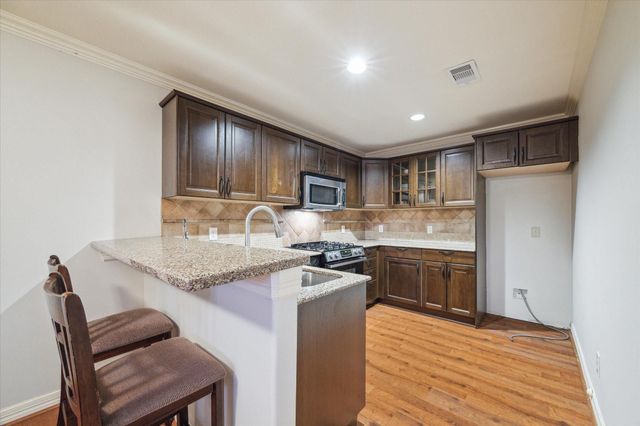 1002 Cowards Creek Court, Friendswood, TX 77546