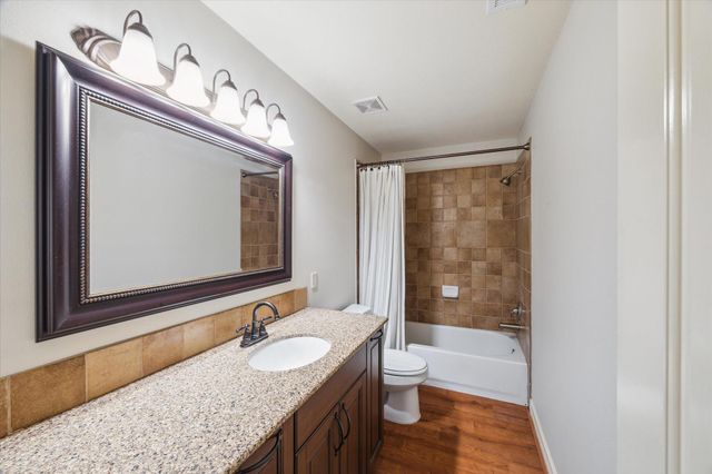 1002 Cowards Creek Court, Friendswood, TX 77546