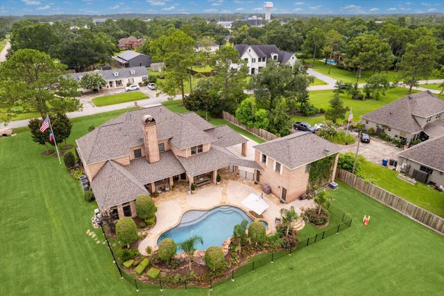 1002 Cowards Creek Court, Friendswood, TX 77546