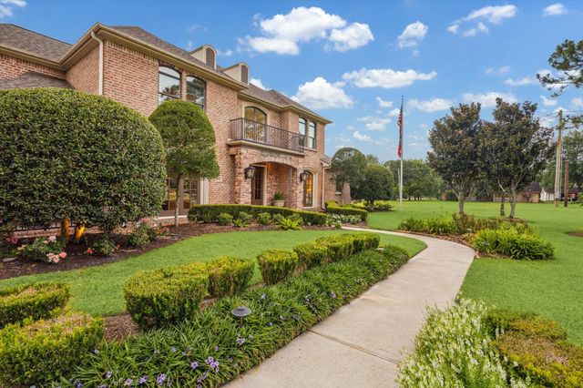 1002 Cowards Creek Court, Friendswood, TX 77546