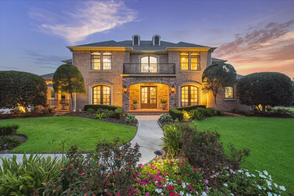 1002 Cowards Creek Court, Friendswood, TX 77546