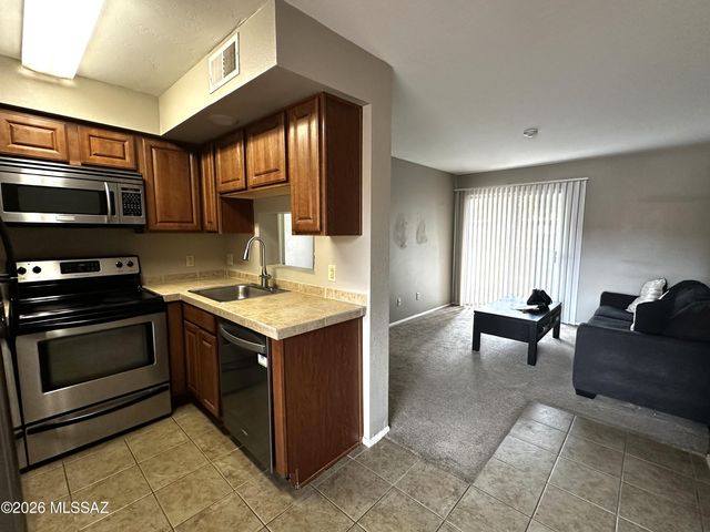 1810 E Blacklidge Dr Apt 308, Tucson, AZ 85719