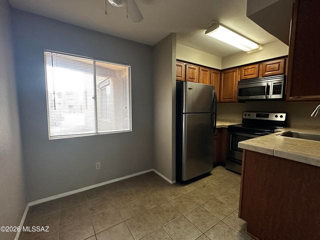 1810 E Blacklidge Dr Apt 308, Tucson, AZ 85719