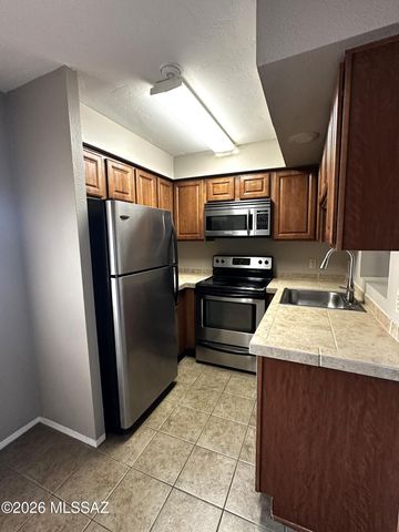 1810 E Blacklidge Dr Apt 308, Tucson, AZ 85719