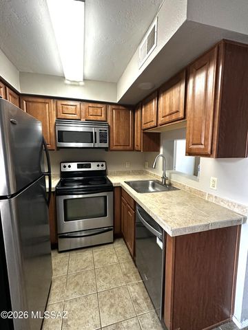 1810 E Blacklidge Dr Apt 308, Tucson, AZ 85719