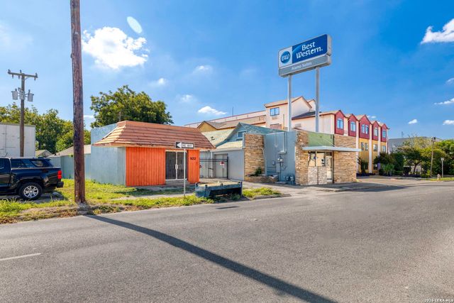 926 S Laredo, San Antonio, TX 78204