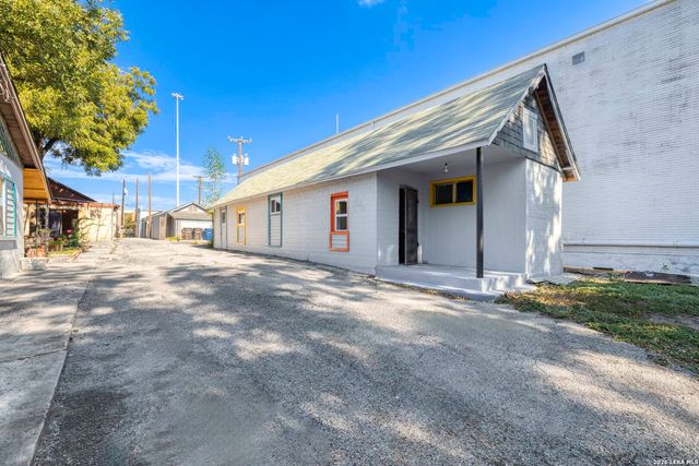 926 S Laredo, San Antonio, TX 78204