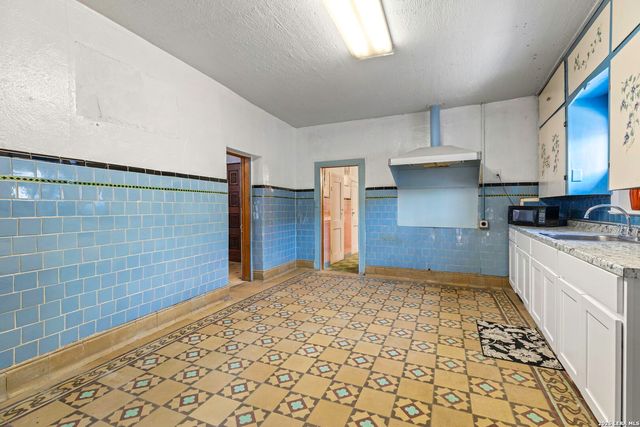 926 S Laredo, San Antonio, TX 78204