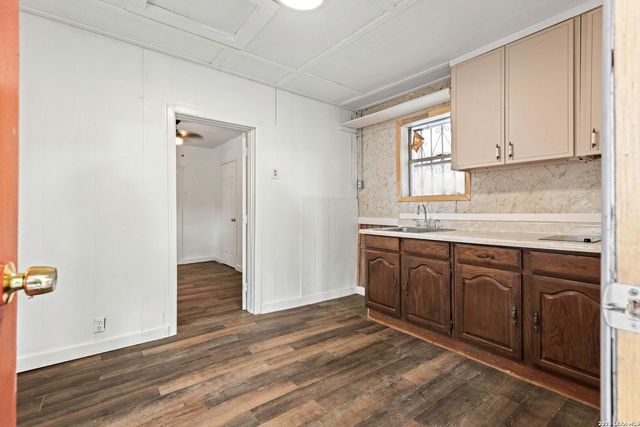 926 S Laredo, San Antonio, TX 78204