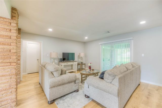 814 N Willis Avenue, Livingston, TX 77351