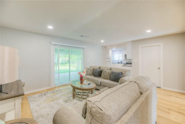 814 N Willis Avenue, Livingston, TX 77351