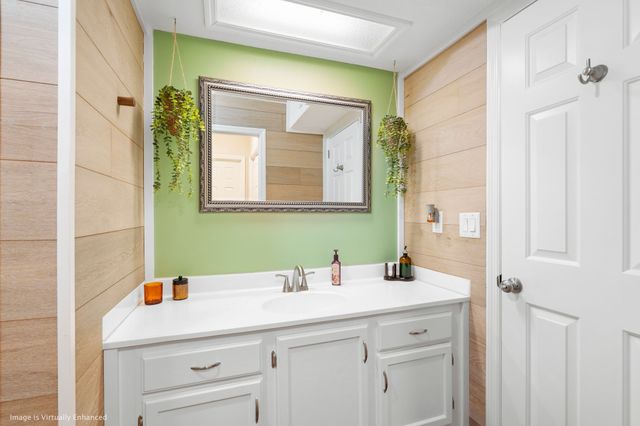 333 Deerpoint Dr, Hendersonville, TN 37075