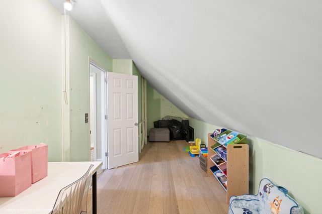 333 Deerpoint Dr, Hendersonville, TN 37075