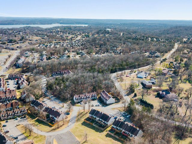 333 Deerpoint Dr, Hendersonville, TN 37075